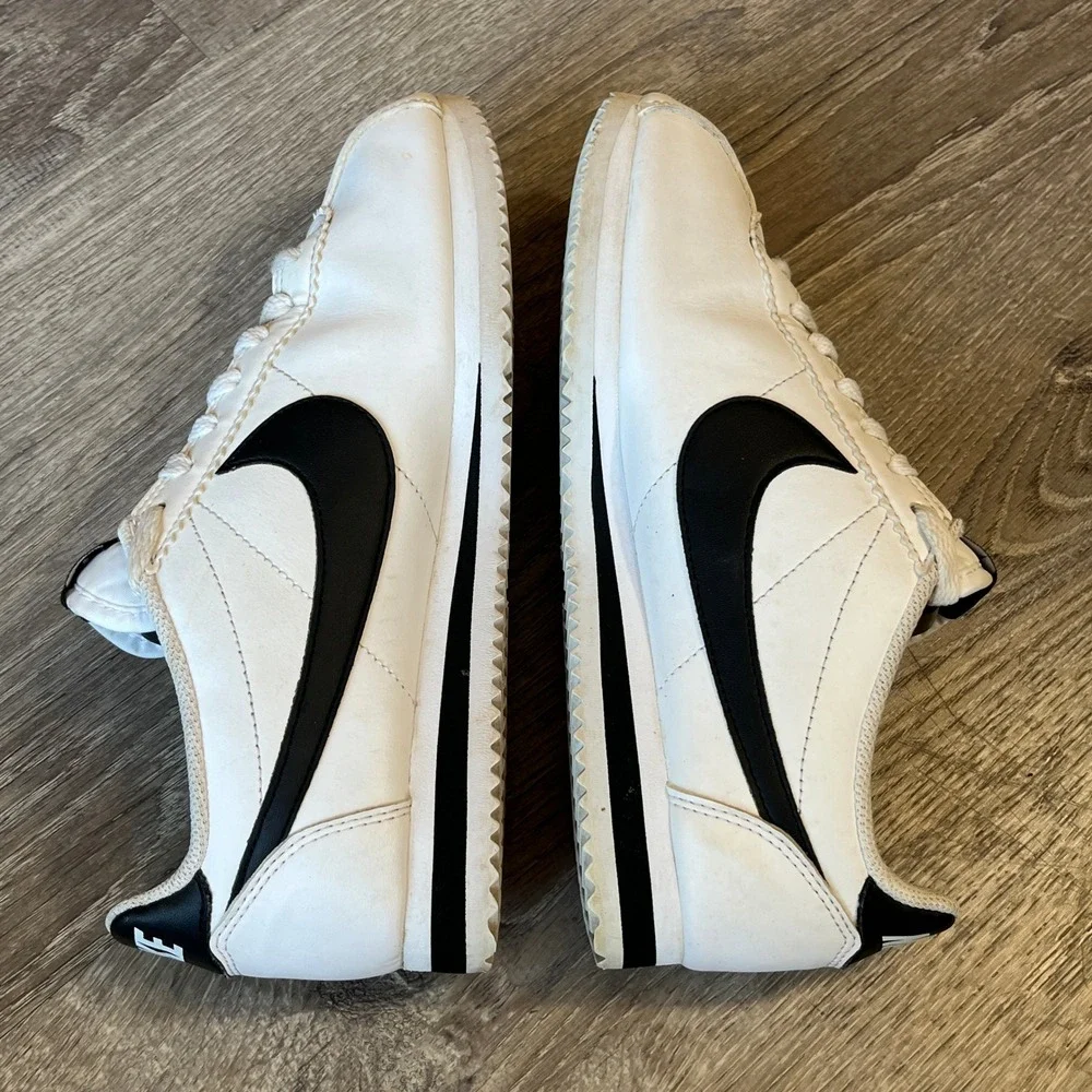 Nike Classic Cortez Leather White Black Sneakers 807471-101 Womens 7.5